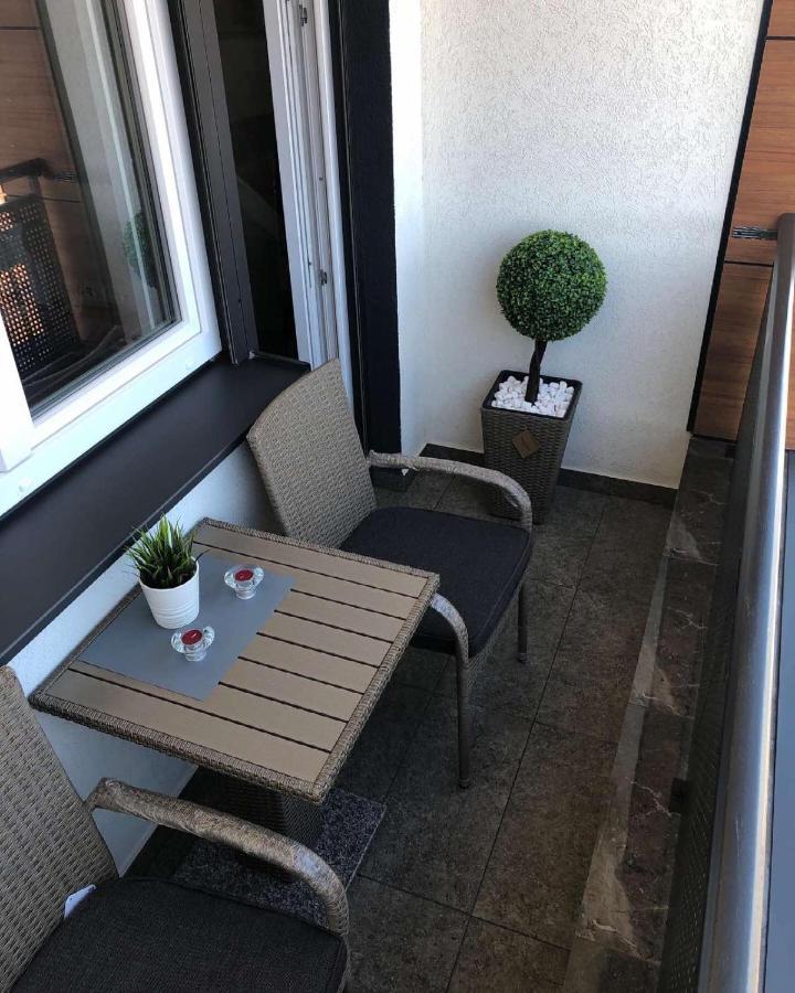 Lux Apartman 33 Kragujevac Exterior foto
